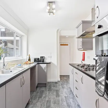 Hotel #1 - Location - Private Ensuite, Smart Tv, Fast Wifi By Yoko