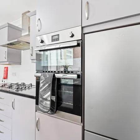 #1 - Location - Private Ensuite, Smart Tv, Fast Wifi By Yoko فندق 4*