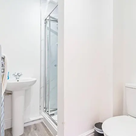 #1 - Location - Private Ensuite, Smart Tv, Fast Wifi By Yoko فندق 4*