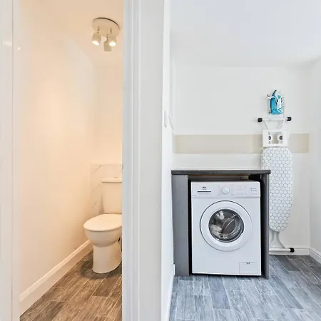 #1 - Location - Private Ensuite, Smart Tv, Fast Wifi By Yoko فندق